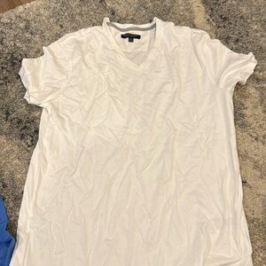White men’s super soft banana republic v-neck size medium never worn